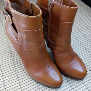 Gianni Bini women's brown leather platform 5" heel side zip boots. Sz 9.5M. New